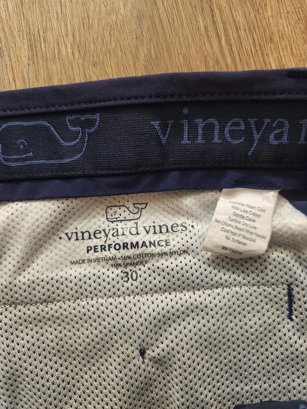 Vineyard Vines Performance Navy Flat-Front Shorts 30x8 mens
